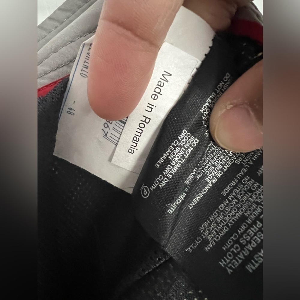 PRADA gor tex nylon cargo pants (authentic) - Picture 13 of 17